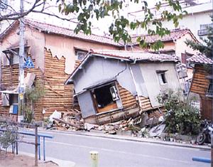 阪神大震災時の倒壊家屋